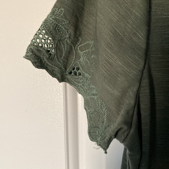 🛍️[DONATED] NWT Adiva | Green Blouse Lotus Flower, embroidered lace accents - Picture 4 of 6